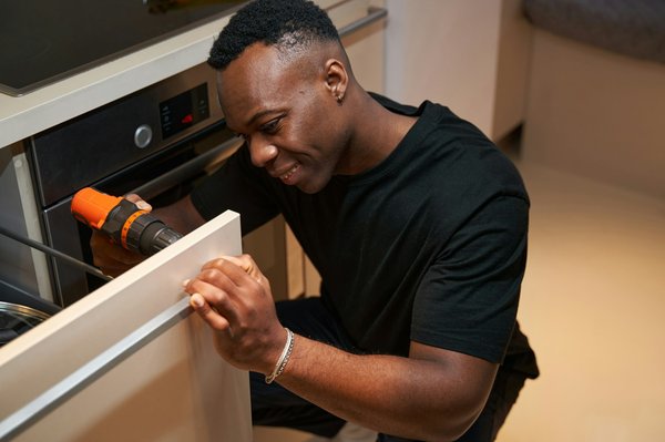 Optimiser la mise en rayon avec rolls et chariots ergonomiques